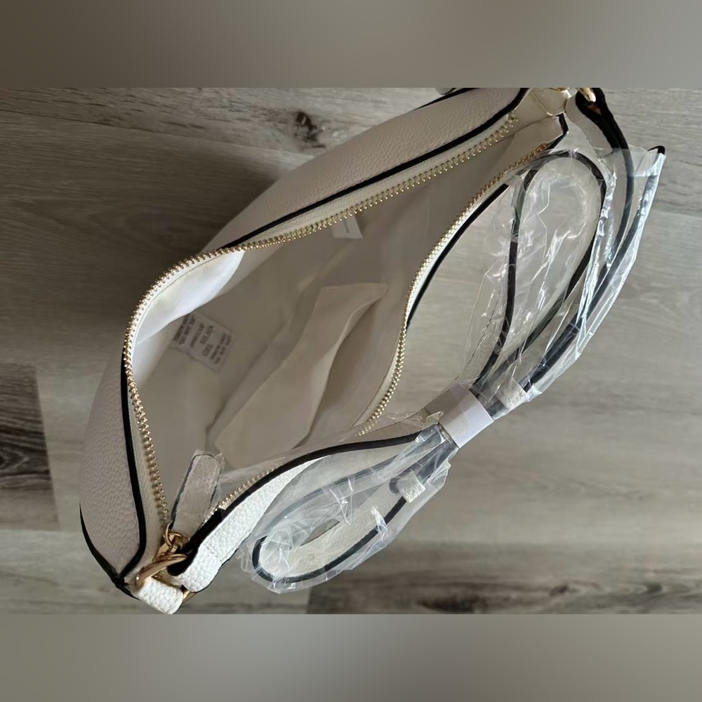 🫘 Bean-Shaped Handbag with A Mini-Bag, White Color - Picture 5 of 12